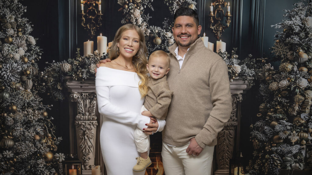 studio family christmas photo